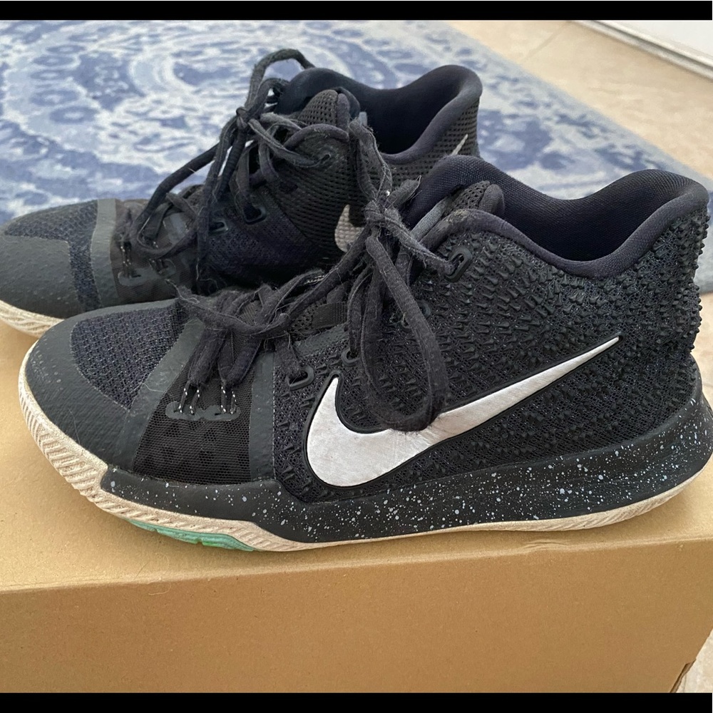 Nike Kyrie’s Youth size 6